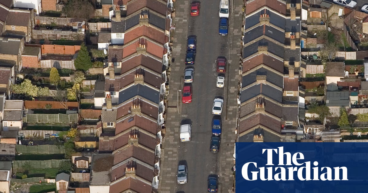 ‘English nationalist’ content creators film themselves in asylum seekers’ house