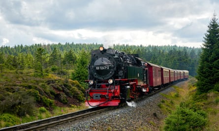 Ein Streckennetz dient Dörfern in der östlichen Region Horse Hill.