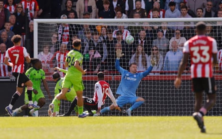 Fulham’s Bernd Leno produces a fine save to deny Brentford’s Dango Ouattara
