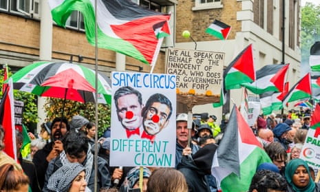 Protesters in London accuse Keir Starmer of maintaining Rish Sunak’s stance on Gaza.