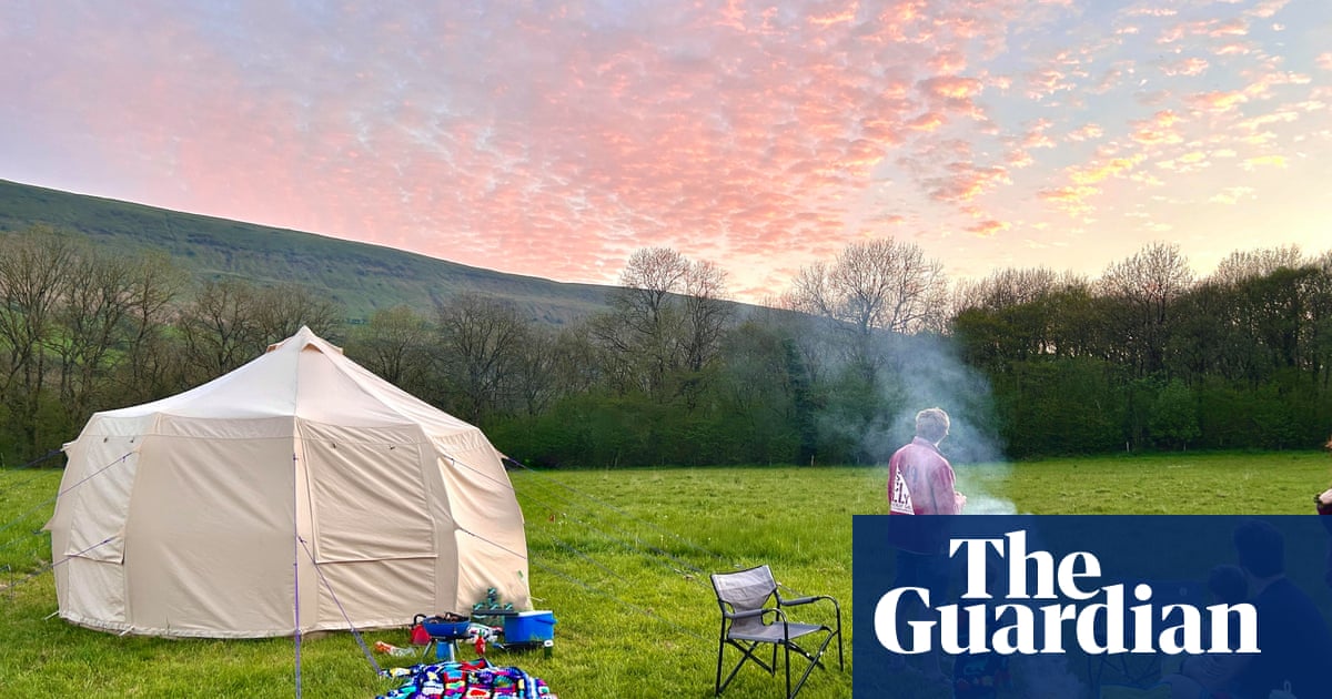 Un párvulo pequeño, una tienda de campaña y un montón de piedras: nuestras pruebas sorprendentemente creativas del kit de campamento | Holganza para acampar Un párvulo pequeño, una tienda de campaña y un montón de piedras: nuestras pruebas sorprendentemente creativas del kit de campamento | Holganza para acampar