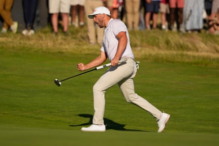 Wyndham Clark celebrates after a crucial birdie on the 16th hole