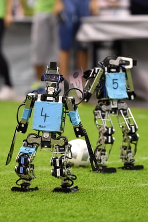 Robot team mates