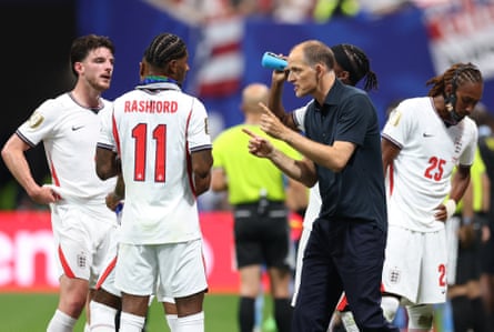 Thomas Tuchel talks to England’s players during the World Cup