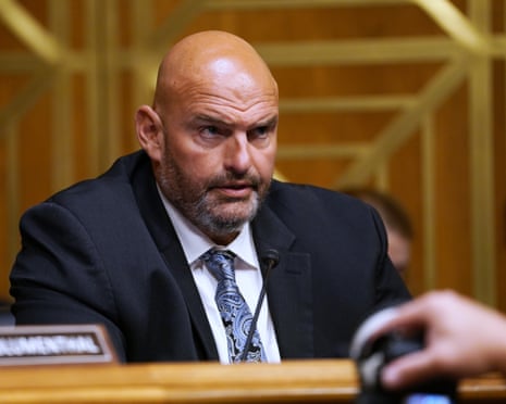 John Fetterman fala durante um Comitê de Segurança Interna e Assuntos Governamentais do Senado no Capitólio em 29 de julho.
