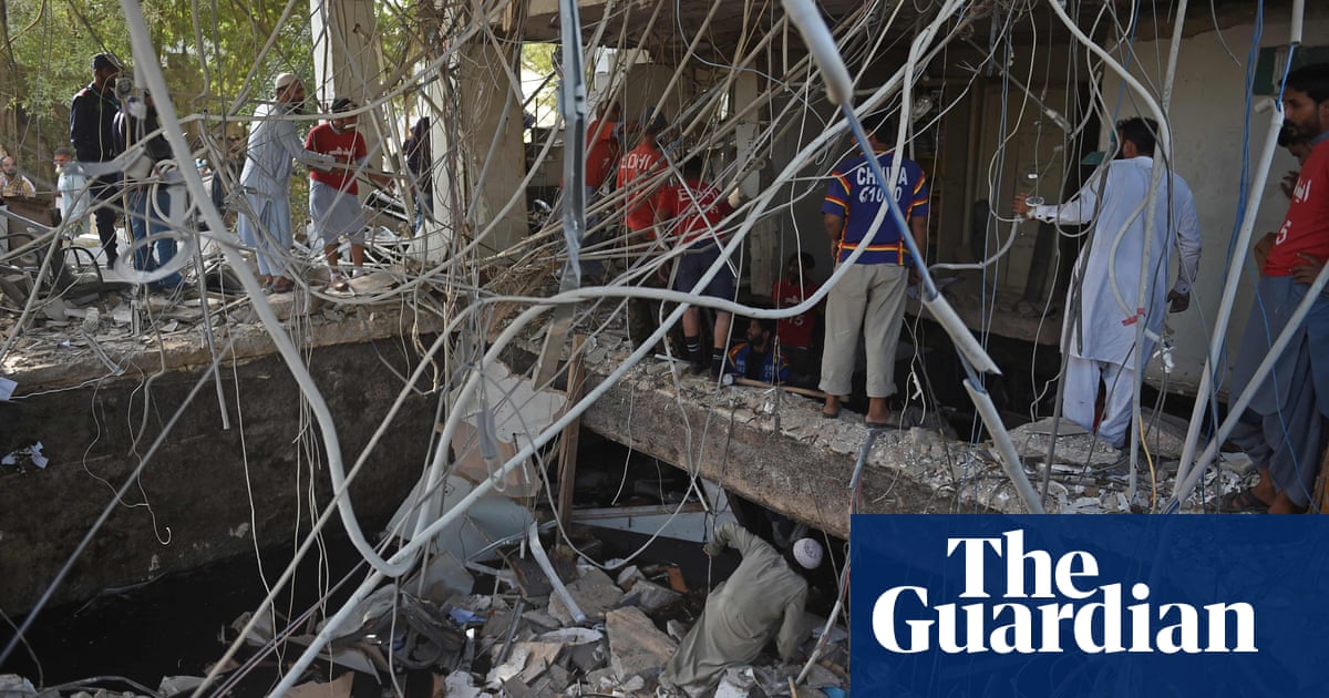 Pakistan: explosion at Karachi bank leaves at least 15 dead