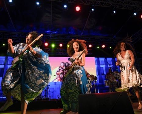 Members of Sambaiana performing on stage