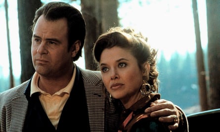 Annette Bening with Dan Aykroyd in The Great Outdoors