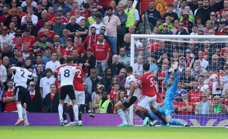 Kenny Tete puts Fulham in front against Man United!