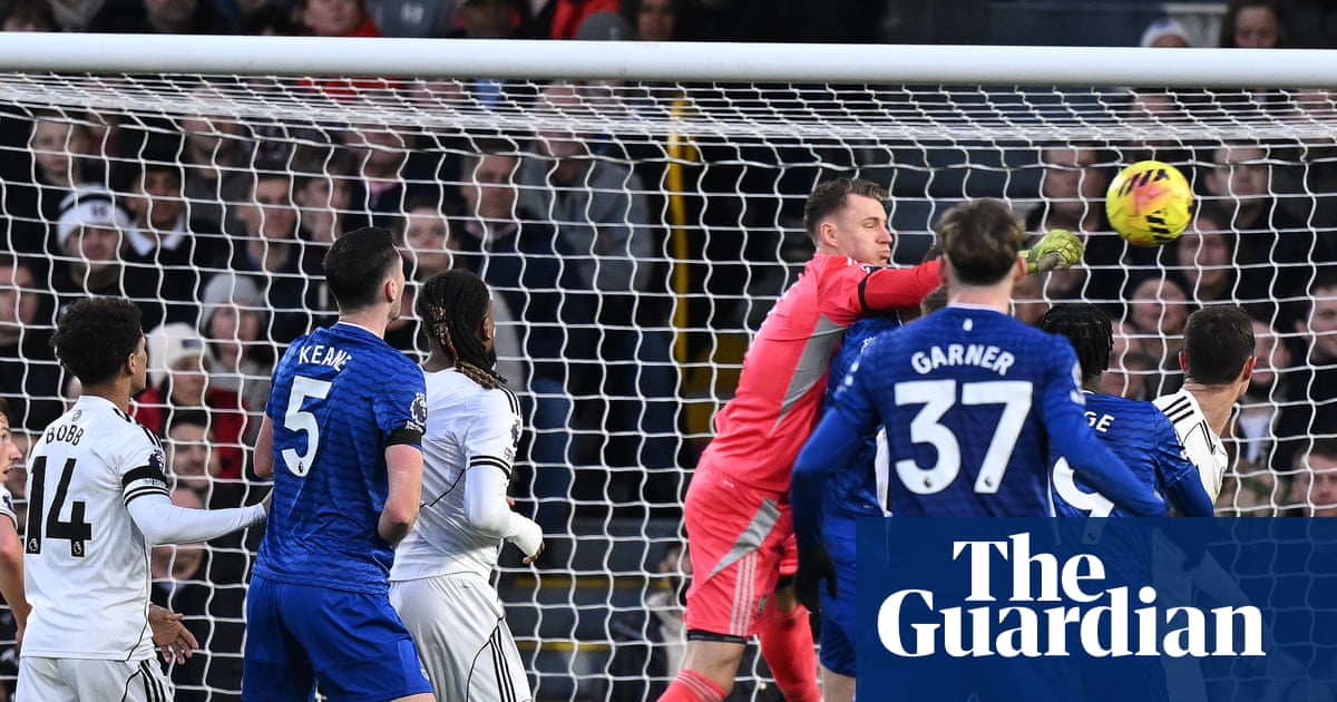 Everton win battle of own goals with Fulham thanks to Leno’s late blunder Everton win battle of own goals with Fulham thanks to Leno’s late blunder