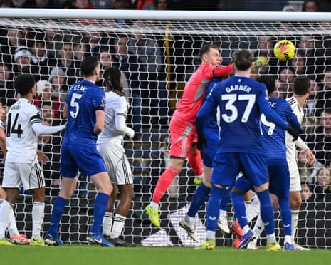 Everton Stun Fulham with Late Own Goal Drama in Premier League Clash Everton Stun Fulham with Late Own Goal Drama in Premier League Clash