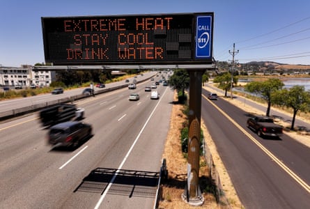 a digital sign reads ‘extreme heat stay cool drink water’