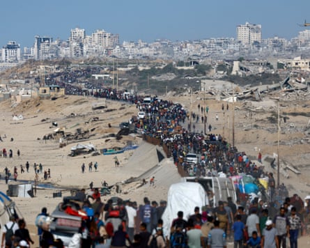 Palestinians displaced to the southern part of Gaza, make their way along a road as they return to the north