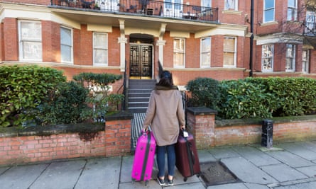 A woman rents a flat in Maida Vale, London
