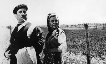 Peppino Da Filippo and Giulietta Masina in Variety Lights