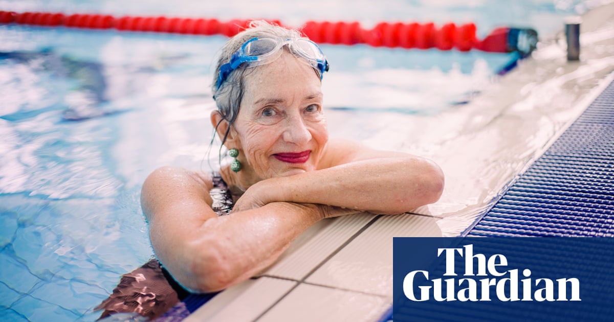 a-new-start-after-60-i-overcame-my-fear-of-water-and-learned-to-swim-at-69