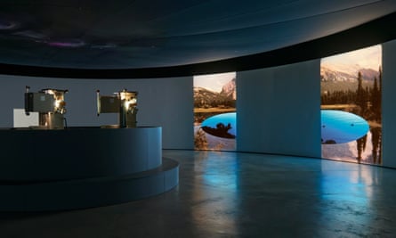 جزء من السيرة الذاتية للعميد معروض في بورصة التجارة، باريس.