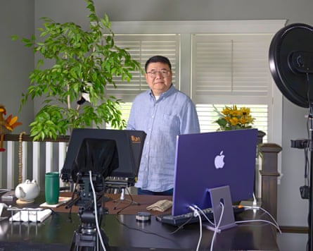 A photo of Wang Jian in his home office.
