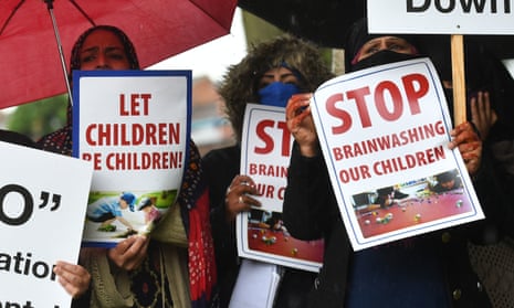 LGBT education protestsProtestors hold their first demonstration since an injunction was granted barring action immediately outside Anderton Park Primary School, in Moseley, Birmingham, over LGBT relationship education materials being used at the school. PRESS ASSOCIATION Photo. Picture date: Friday June 7, 2019. See PA story EDUCATION Anderton. Photo credit should read: Jacob King/PA Wire