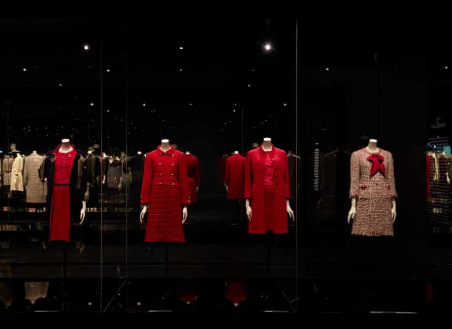 Gabrielle Chanel’s favoured heavy reddish pieces.