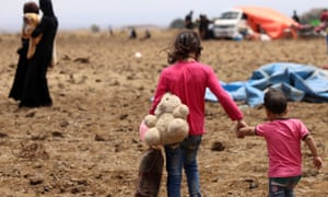 More than 160,000 civilians have headed towards the Golan Heights and the Israeli border despite a ceasefire in Deraa province. 