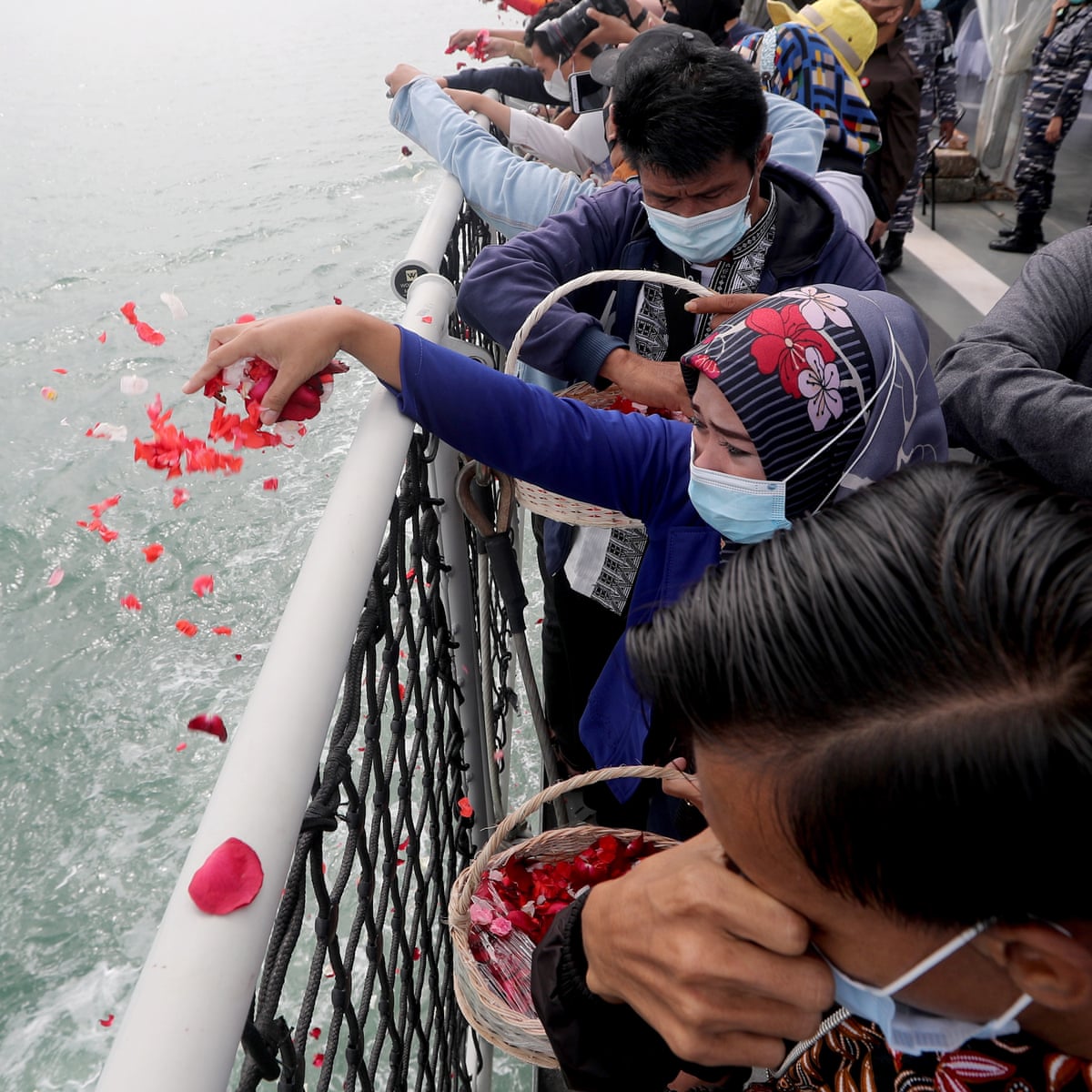 Family Of Indonesian Plane Crash Victims Sue Boeing For Dangerous Aircraft Indonesia The Guardian