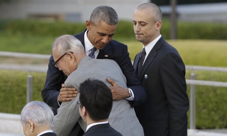 Barack Obama embraces survivor Shigeaki Mori.