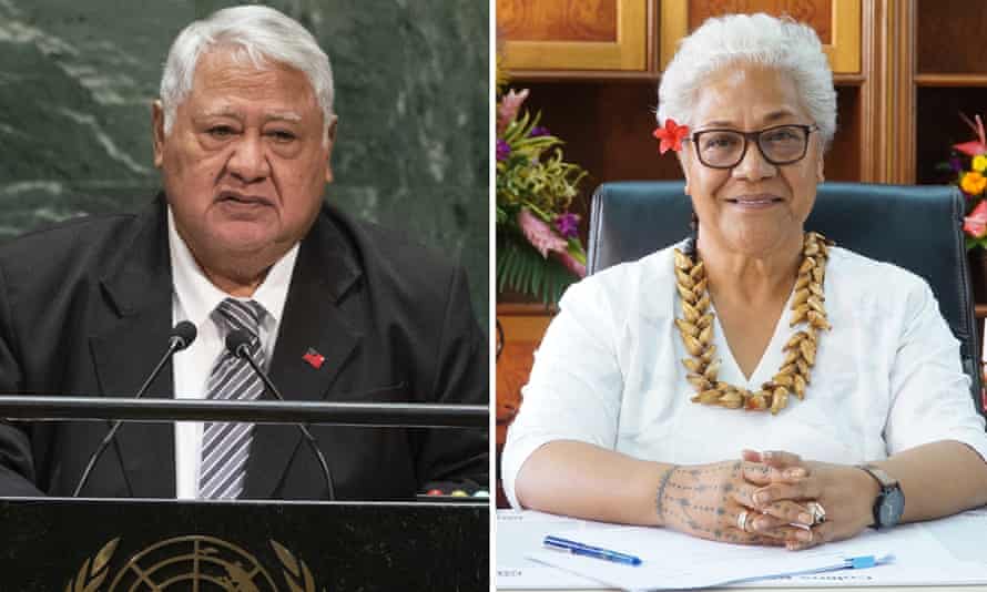 Tuilaepa Sailele Malielegaoi, ancien Premier ministre samoan et actuel chef de l'opposition, photographié (à gauche) en 2019, et son successeur et première femme Premier ministre des Samoa, Fiami Naomi Matava.