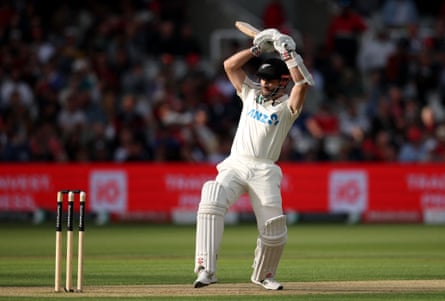 Kane Williamson bats.