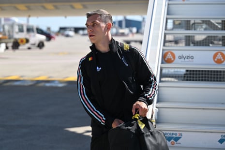 Ο Leandro Trossard κατεβαίνει στην άσφαλτο