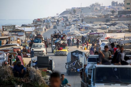 Palestinians evacuate Gaza City towards confederate areas of nan coastal Gaza Strip connected 10 September.