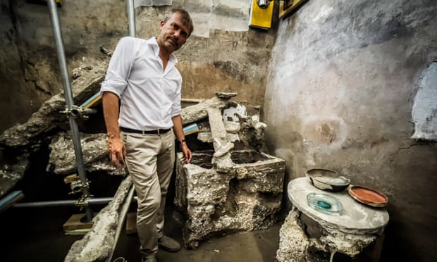 Gabriel Zuchtriegel em um dos quartos da casa do 'jardim encantado' em Pompéia, 6 de agosto de 2022.
