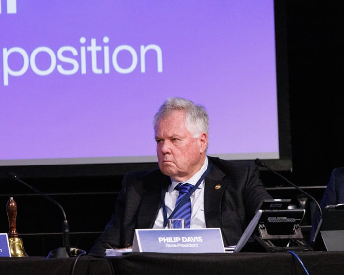 Victorian Liberals must unite or face ‘crisis’, president warns as moderates swat away challenge for power