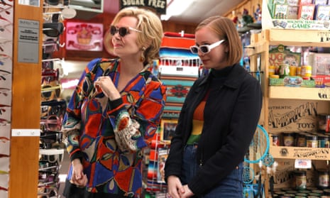 Jean Smart and Hannah Einbinder in Hacks.