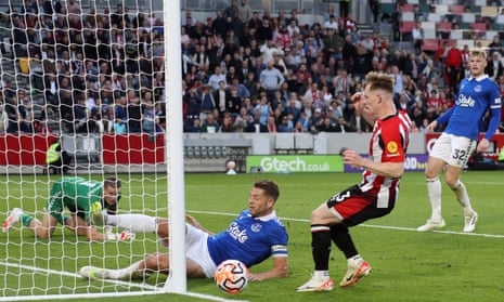 Keane Lewis-Potter of Brentford misses a chance from close range during the Premier League match between against Everton.