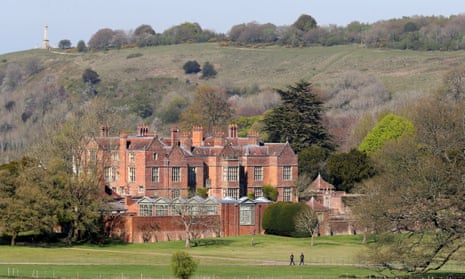 Armed police patrol Chequers