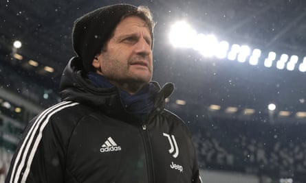 Joe Montemurro of Juventus looks on prior to kick off in the UEFA Women’s Champions League group C match between Juventus and FC Zürich