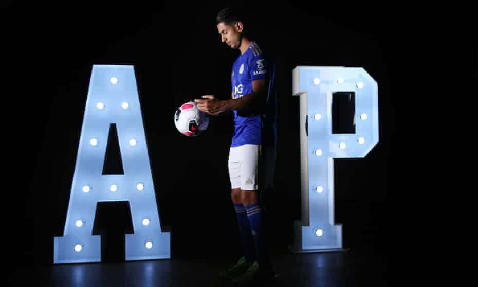 Leicester City have unveiled their new signing Ayoze Pérez.