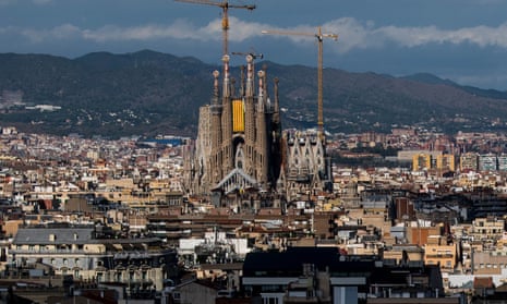 Barcelona's Sagrada Família evacuated in false-alarm bomb scare ...