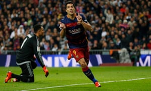 Luis Suárez celebrates his second goal as Barcelona go 4-0 up at Real Madrid.
