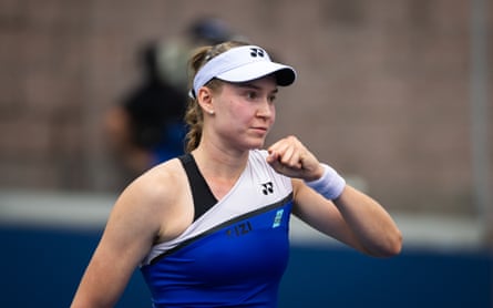 Elena Rybakina in action against Thea Frodin
