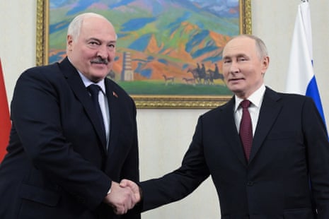Belarusian President Alexander Lukashenko (L) and Russian President Vladimir Putin (R) are close allies.