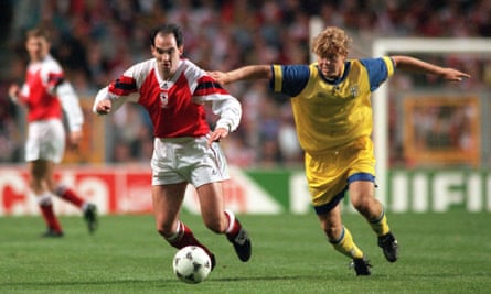 Steve Morrow tussles with Thomas Brolin during Arsenal’s 1-0 win over Parma in the 1994 European Cup Winners’ Cup final.