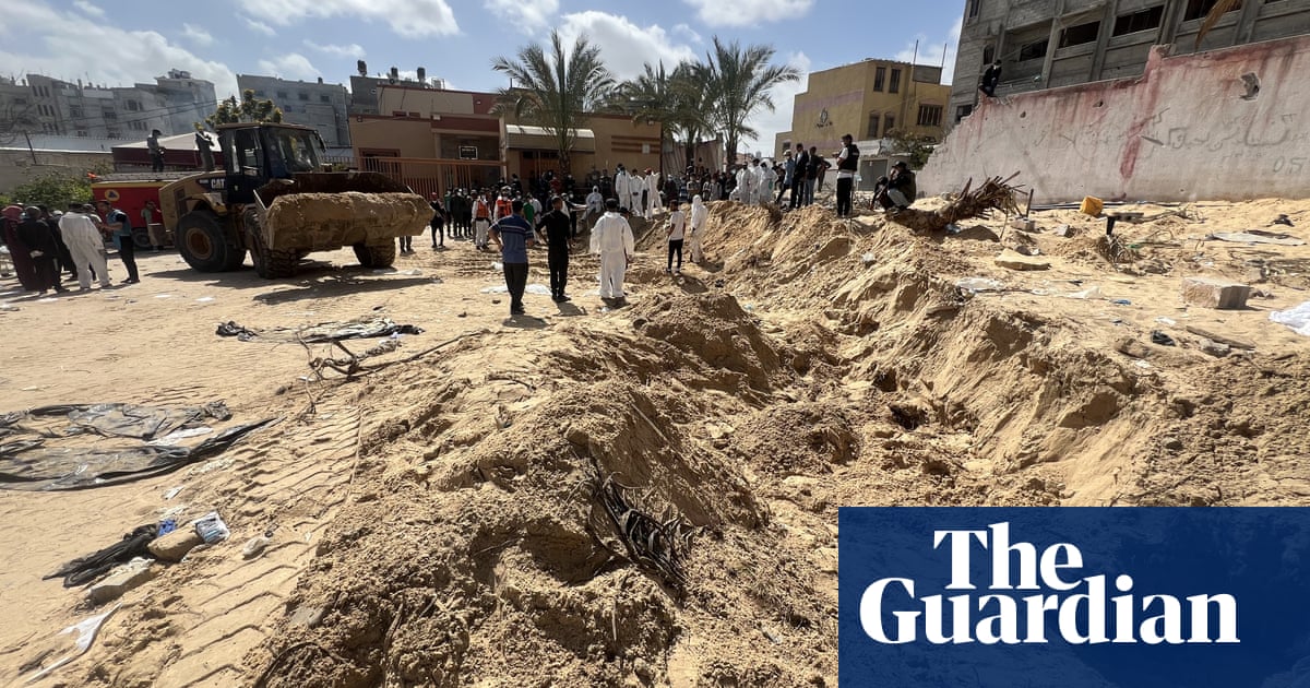 Vyriausiasis žmogaus teisių komisaras yra pasibaisėjęs pranešimais apie masines kapus dviejose Gazos ligoninėse  Izraelio ir Gazos karas