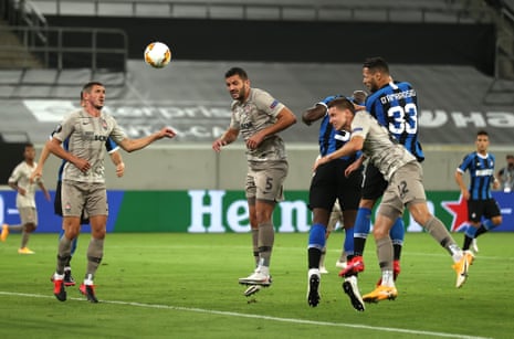 Danilo D’Ambrosio heads in Inter Milan’s second.