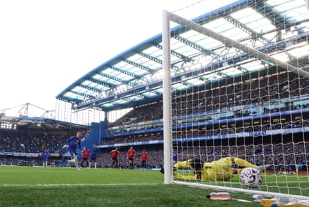 Cole Palmer scores for Chelsea from the penalty spot