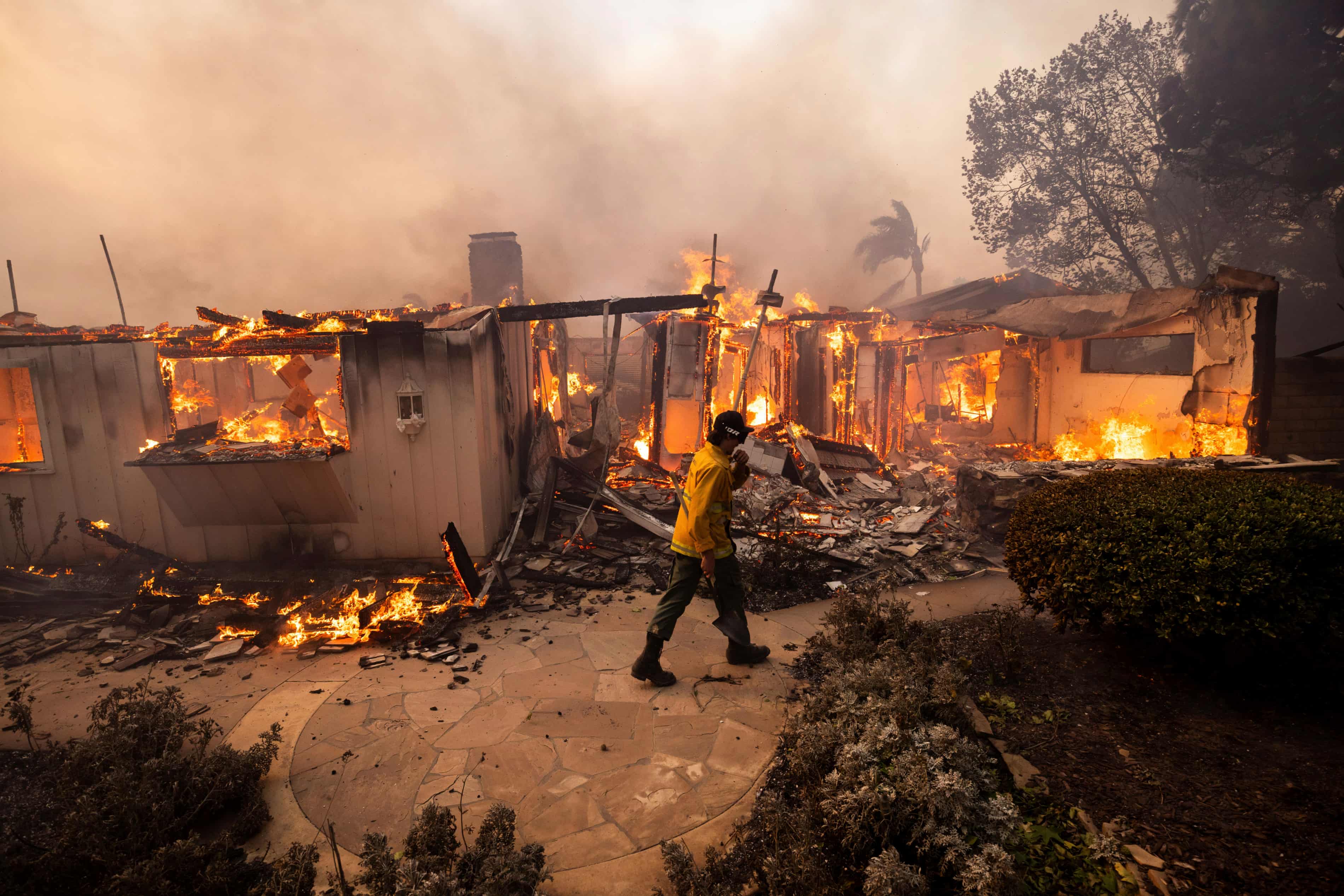Californians forced to flee as ferocious wildfires destroy homes and buildings (theguardian.com)