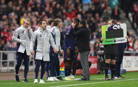 Mikel Arteta embraces Cristhian Mosquera before introducing him off the bench.