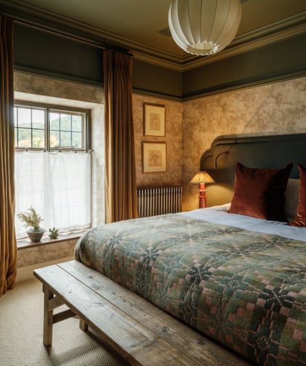A bedroom in russet and green shades