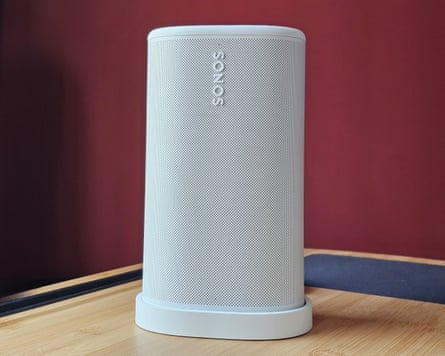 Sonos Play con base de carga 5